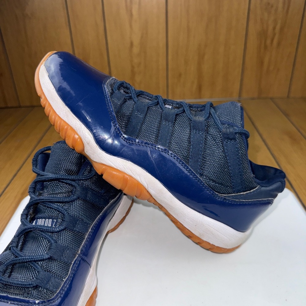 Jordan 11 Retro Low Midnight Navy Gum Bottom Sneakers Mens Size 9 528895-405